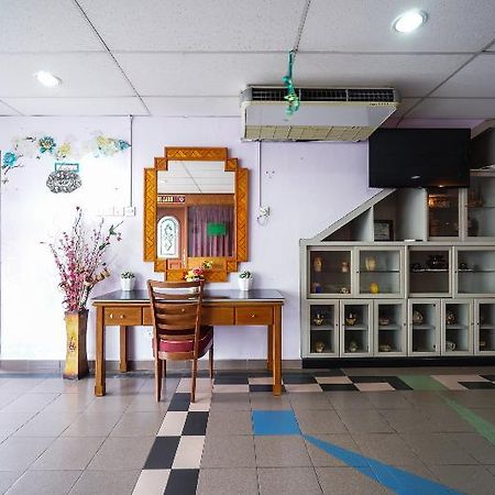 Oyo 44101 Hotel Dj Palace Lumut Exterior foto