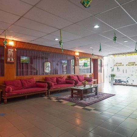 Oyo 44101 Hotel Dj Palace Lumut Exterior foto
