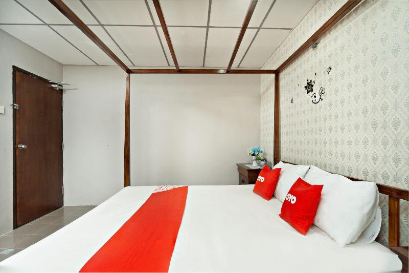 Oyo 44101 Hotel Dj Palace Lumut Exterior foto